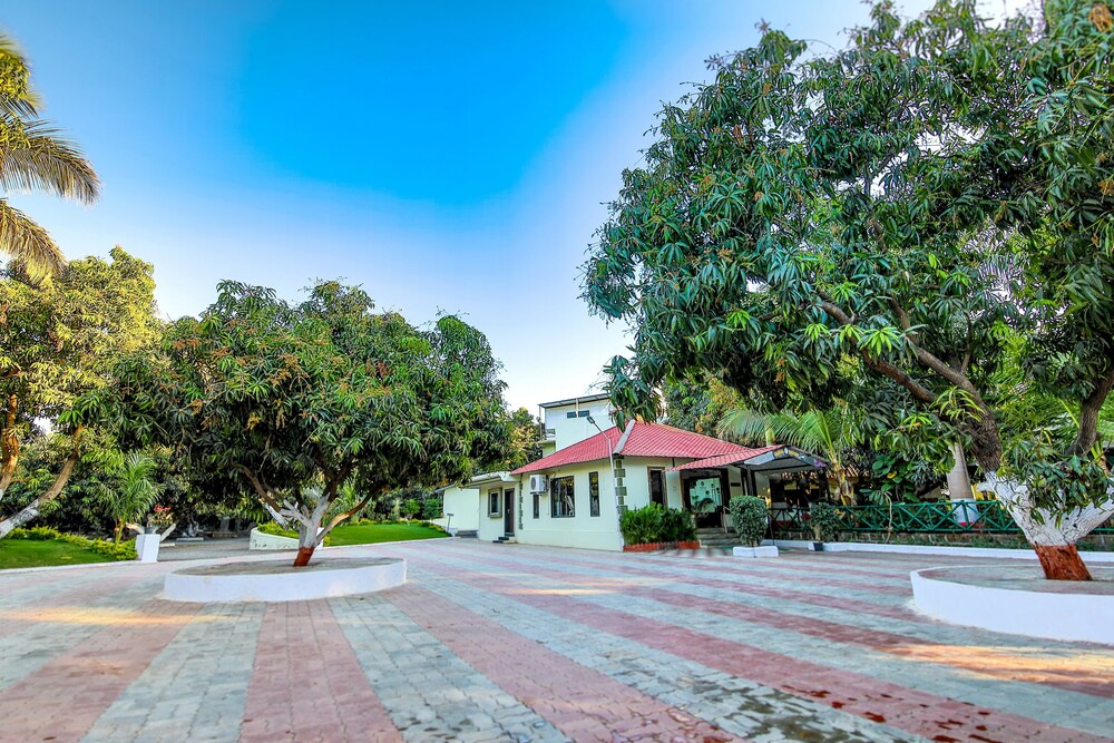 SAAVAJ RESORT 30/36