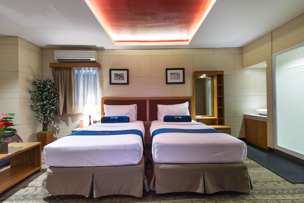 KUTABEX BEACH FRONT HOTEL 28/53