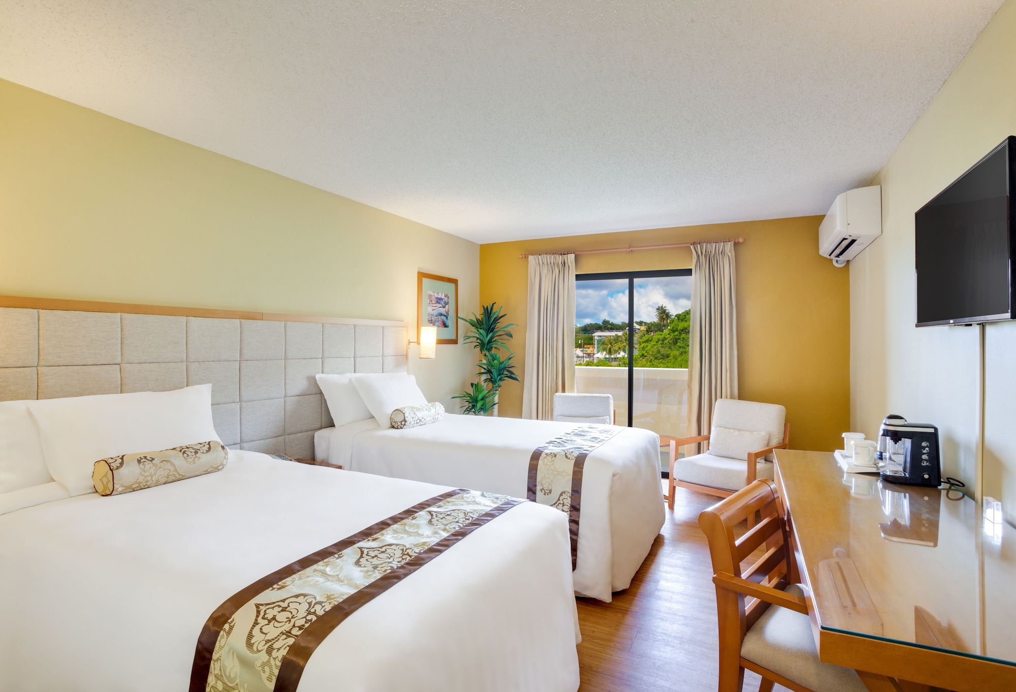 DELUXE, TWIN BEDS