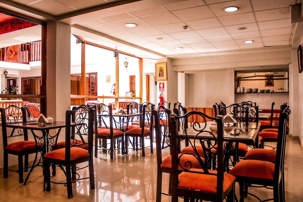 San Blas Plaza Inn 52/62