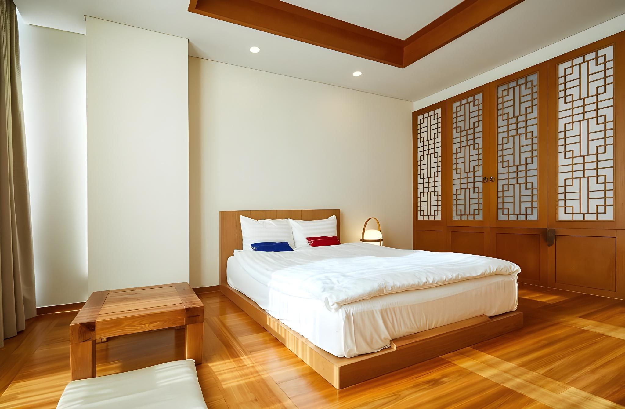 1 Bedroom, Theme, Family, Queen Bed, Ocean View, Low Floor