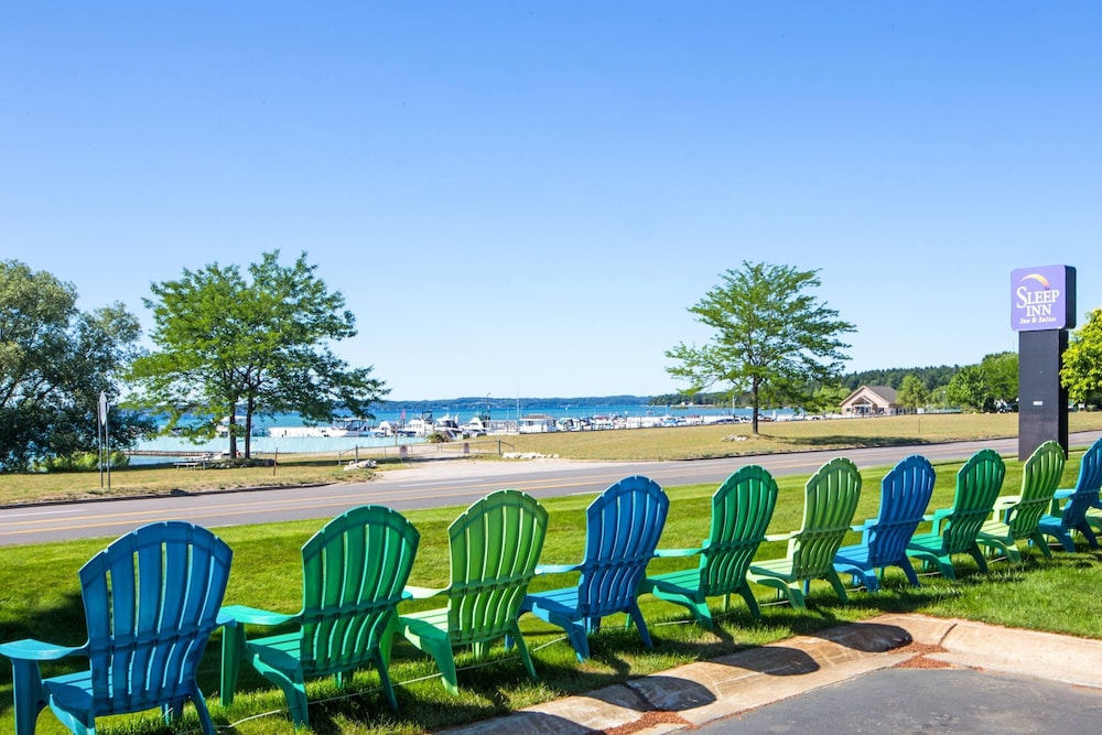 Sleep Inn & Suites Bay View Acme - Traverse City 64/68