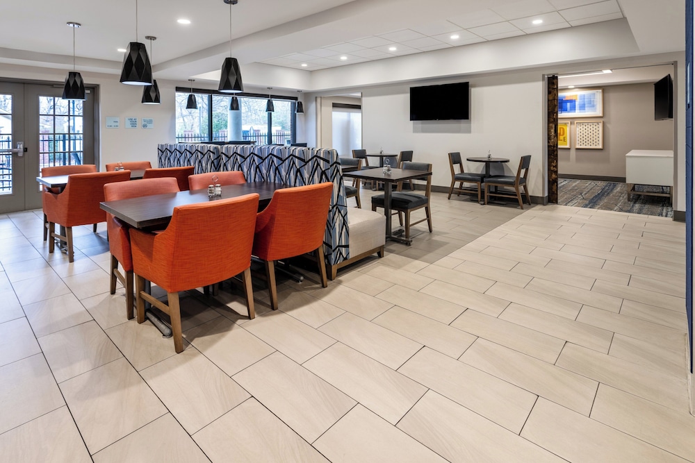 Holiday Inn Express Hotel and Suites Jackson - Flowood 65/71