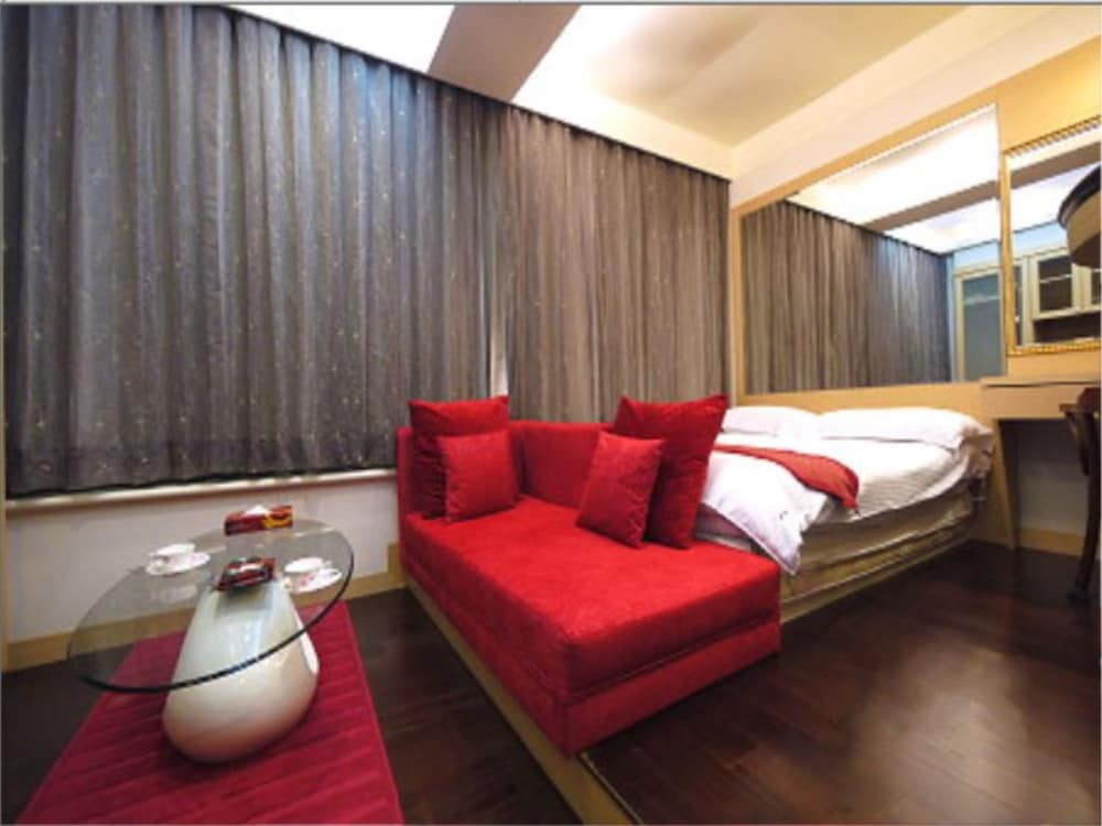85 Cape Suites 48/74