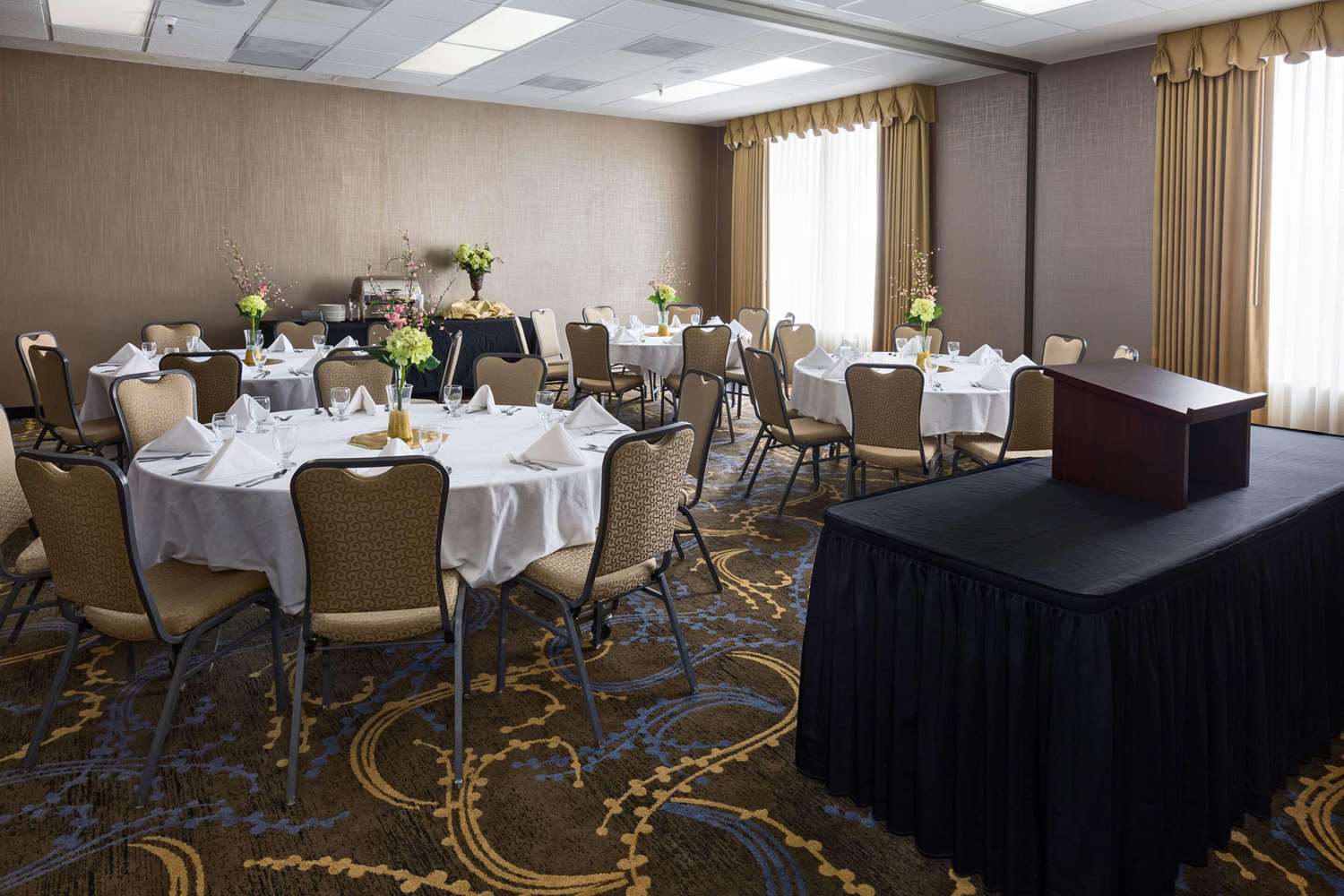 Radisson Hotel Bismarck 36/44