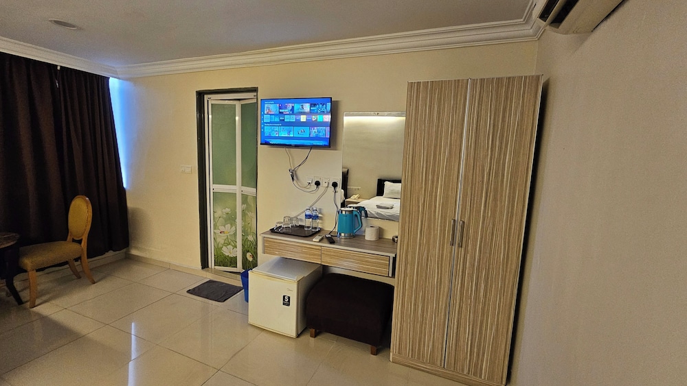 Safari Hotel 25/45