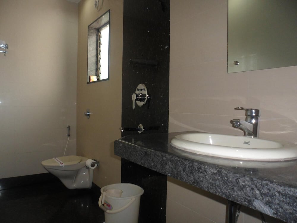 HOTEL ESTEEM 33/34
