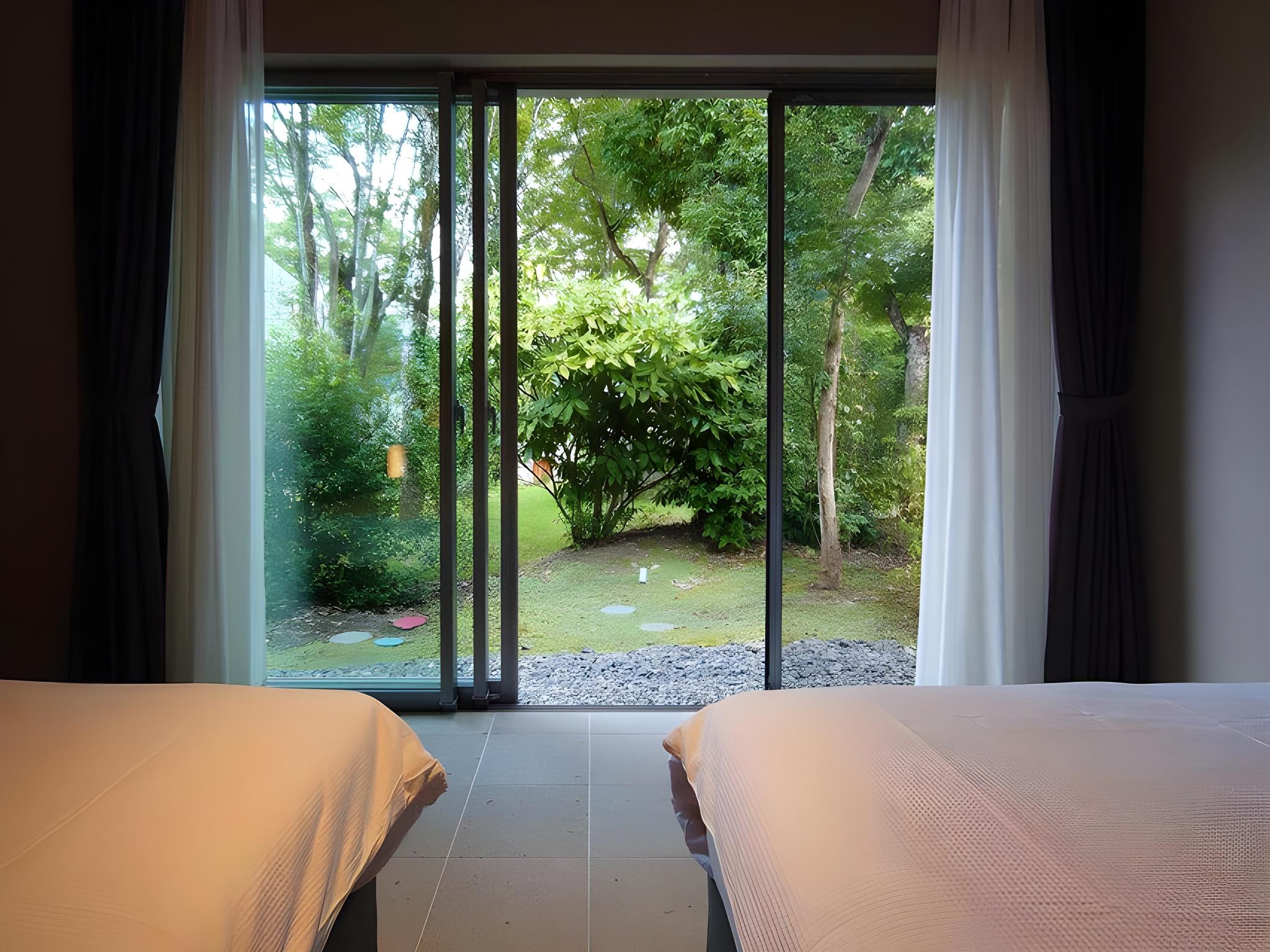 LUXURY, SUITE