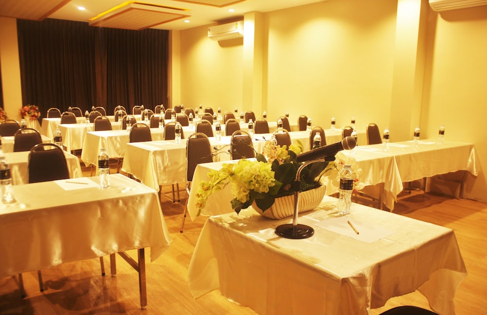 Metro Hotel & Spa 34/37