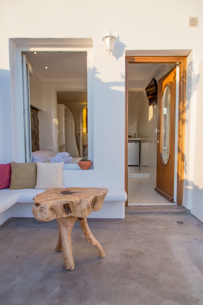 Villa Elina Suites And More 6/46