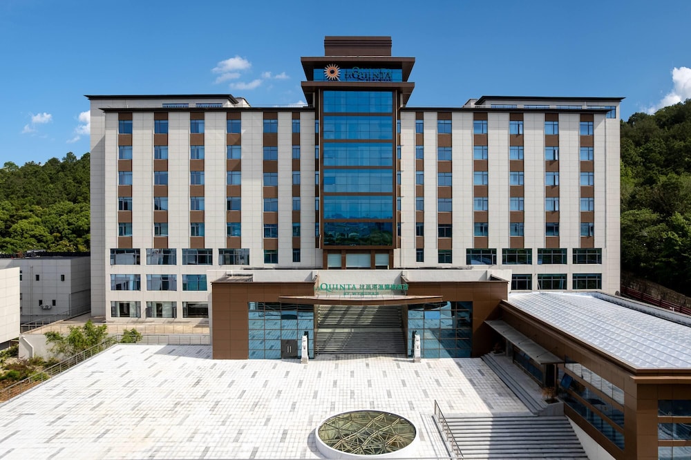 La Quinta by Wyndham Suzhou Yangshan 3/18