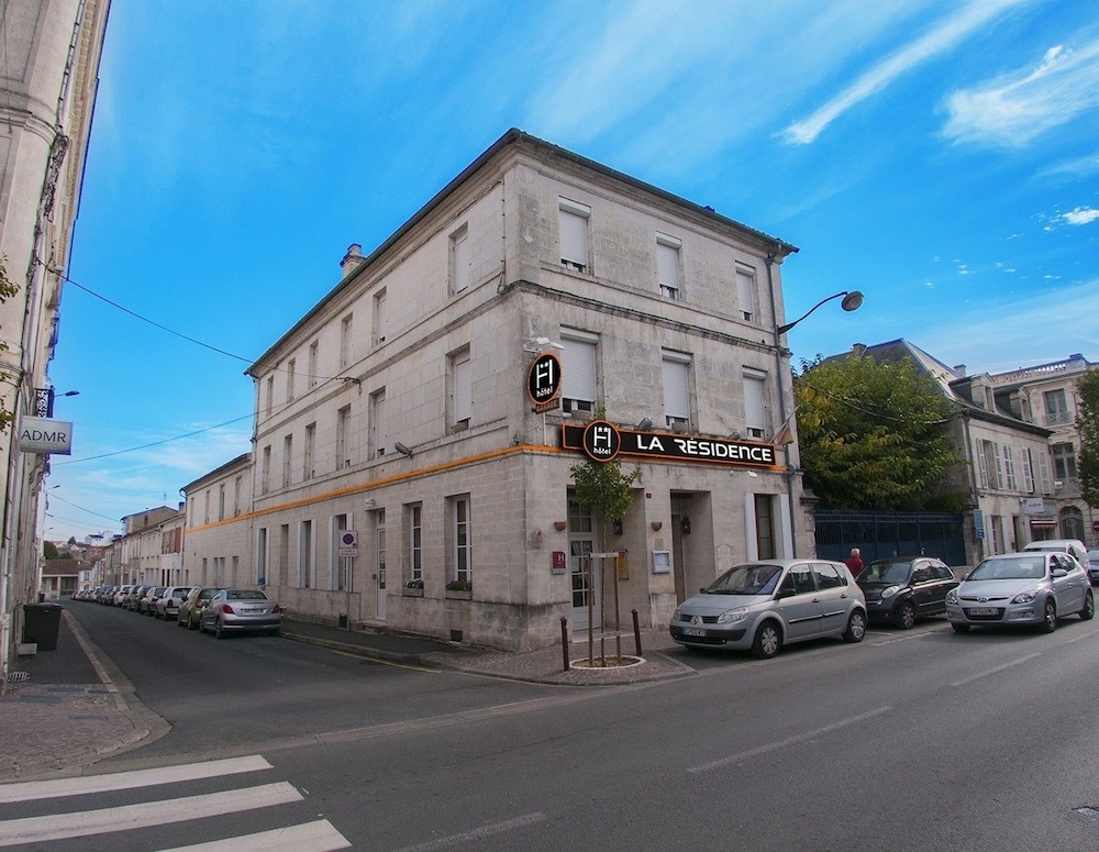 P'TIT DEJ-HOTEL COGNAC LA RESIDENCE 36/47
