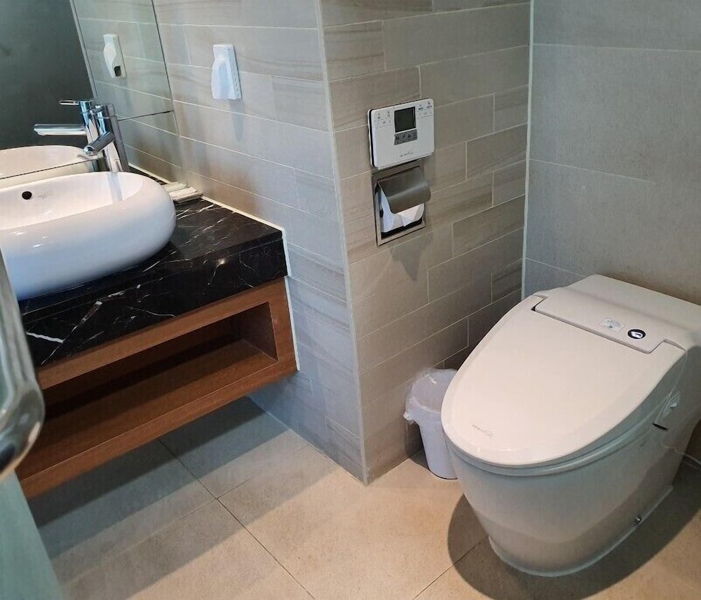 Golden Tulip Jeju Seongsan 66/68