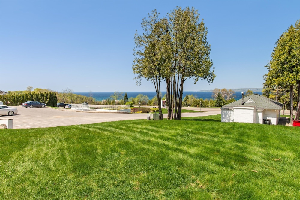 Bay Inn of Petoskey 62/68