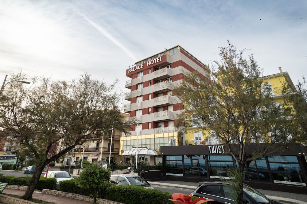 Palace Hotel 35/50