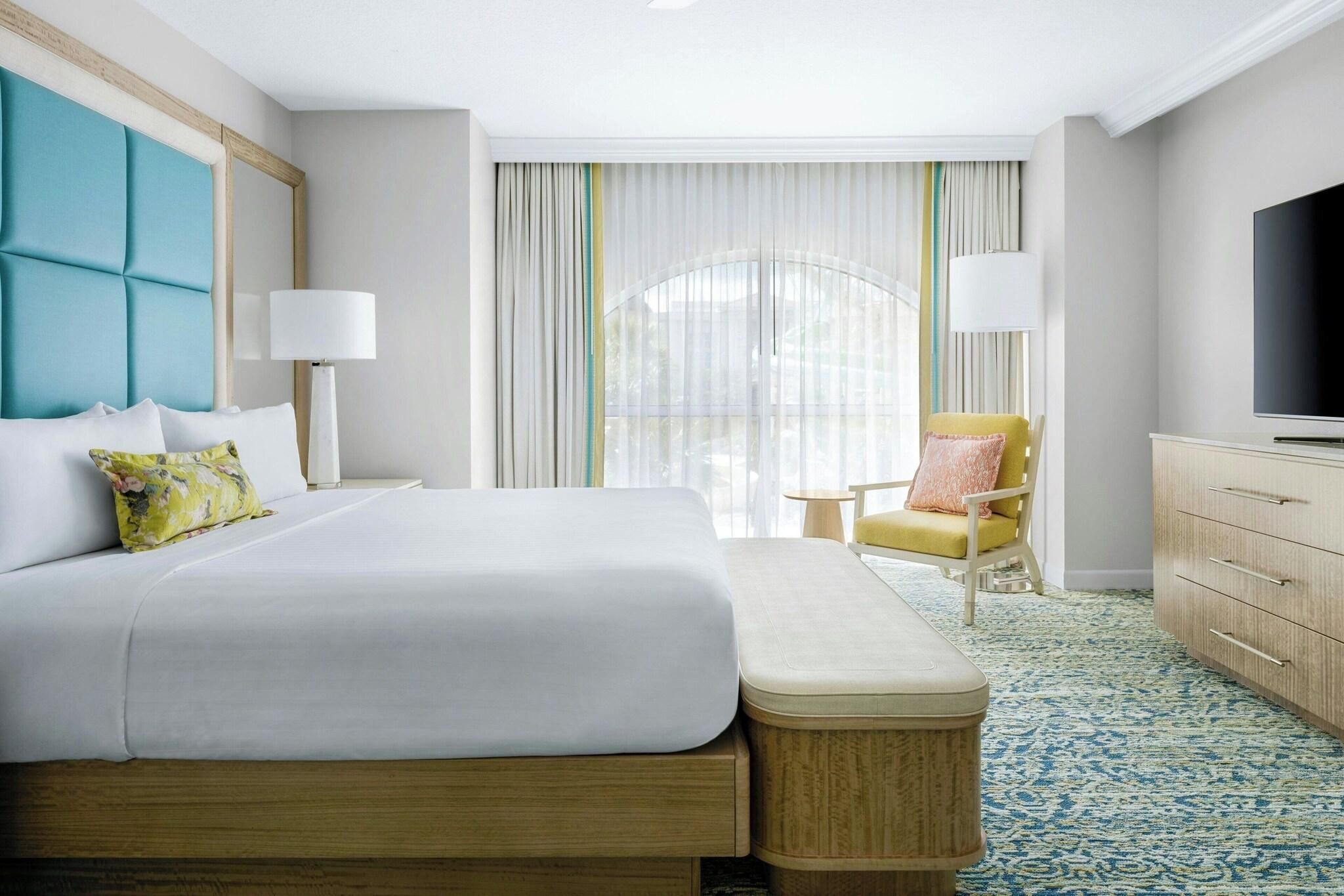Emerald Bay, King Bed, Atrium View