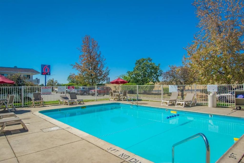 Motel6 Redding, CA - North 21/36