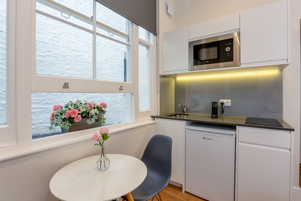 Queensborough Terrace Serviced Apartments 50/50