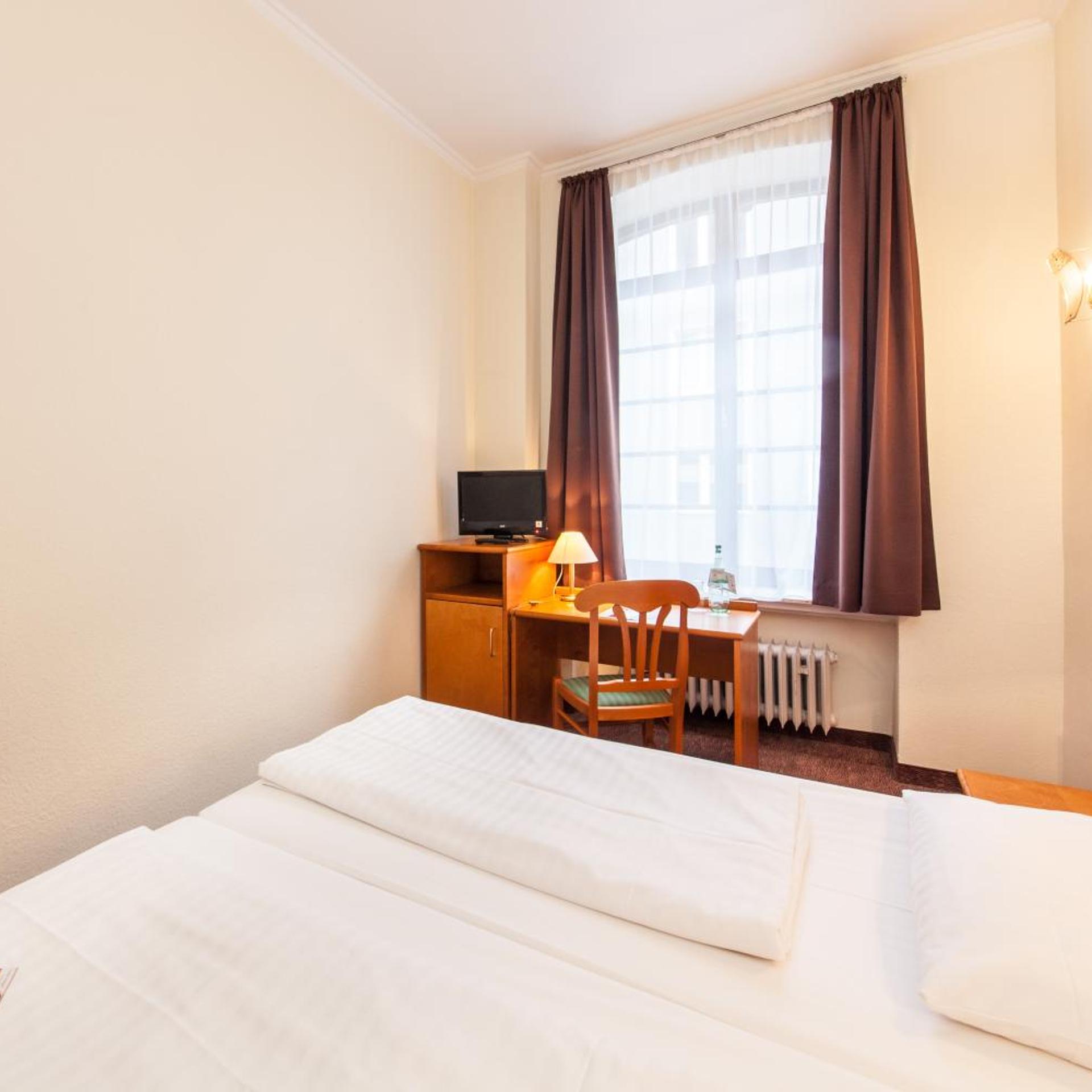 Room, Double Bed