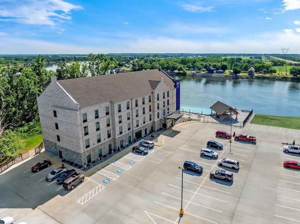 Sleep Inn & Suites Savannah Tennessee Riverfront 2/50
