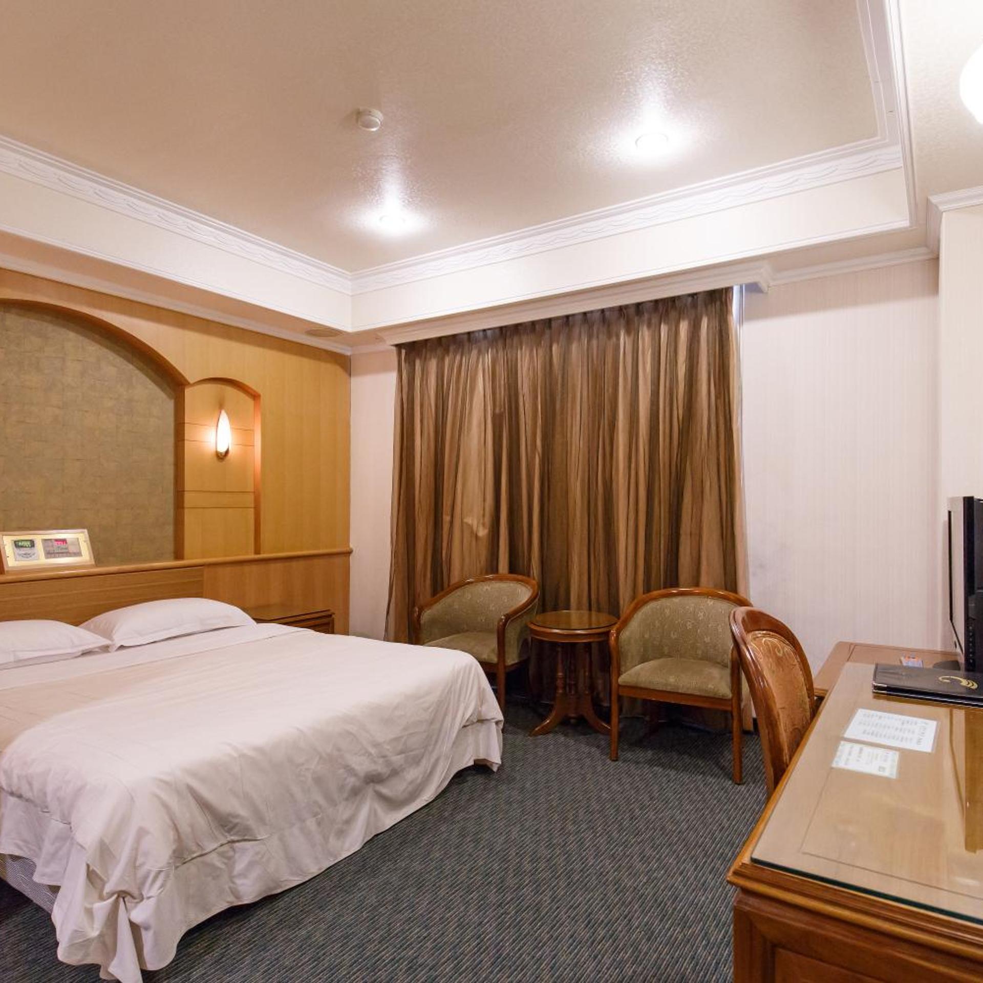 Champion Hotel 19/50