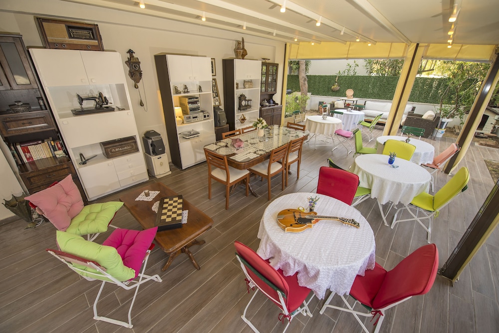 Destina Boutique Hotel 34/42