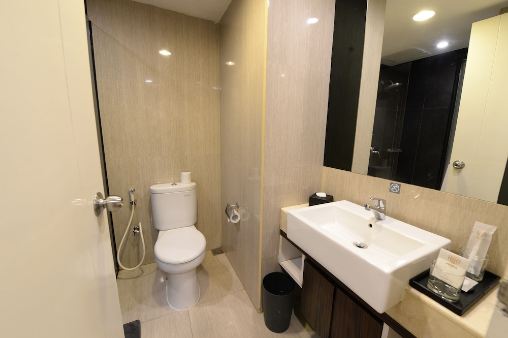 Horu Hotel Mangga Dua (formerly Hotel Neo Mangga Dua) 30/35