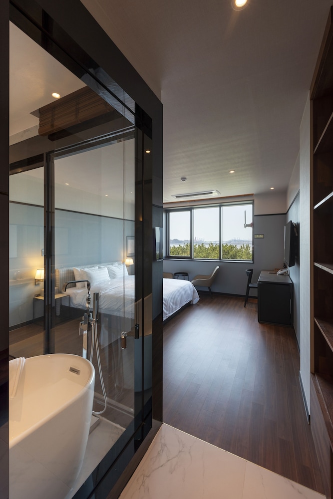 Brown-dot Hotel Sinho 18/38