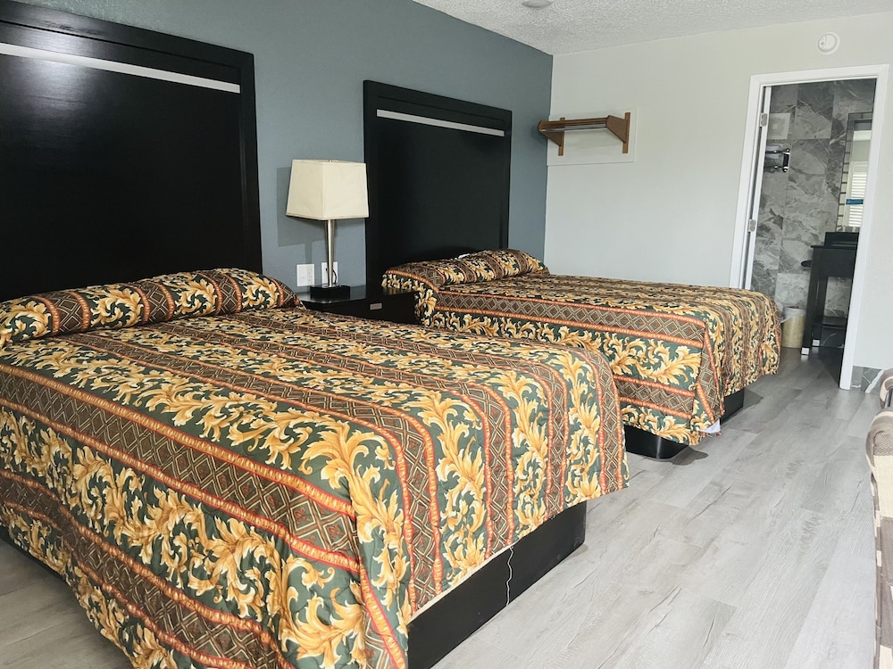 TOWN HOUSE MOTEL 14/61