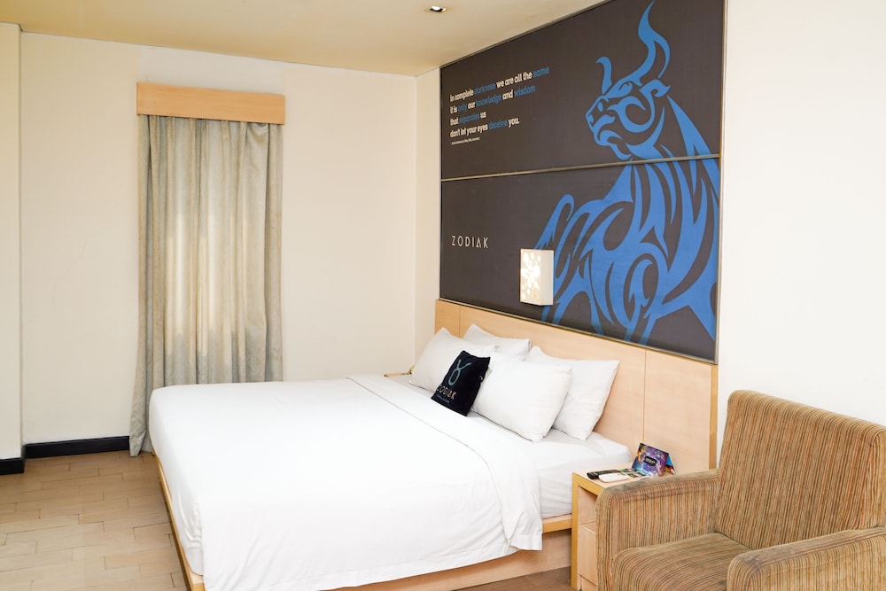 SUITE, KING BED