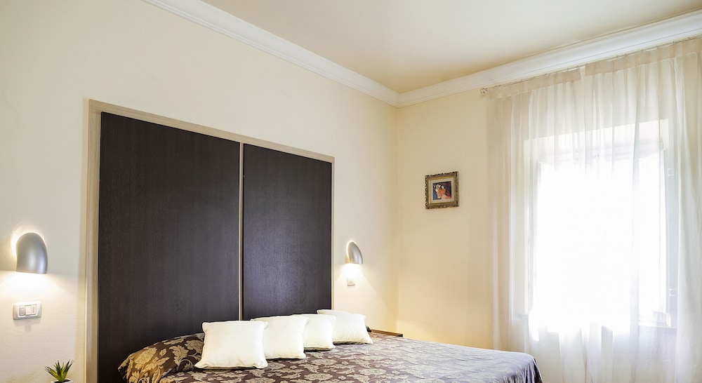 Hotel Hambros Il Parco 24/57