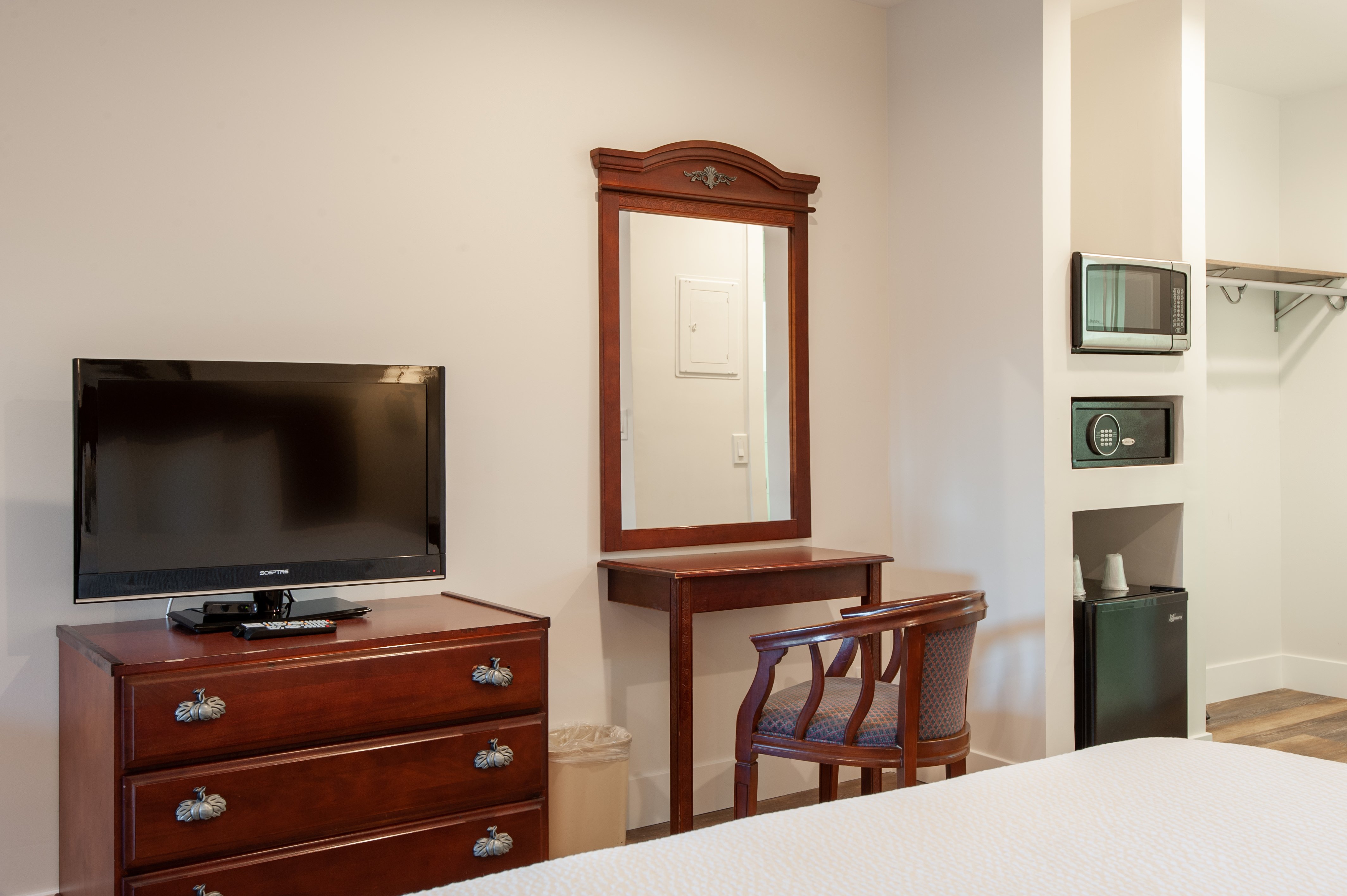 Studio City Court Yard Hotel 57/64