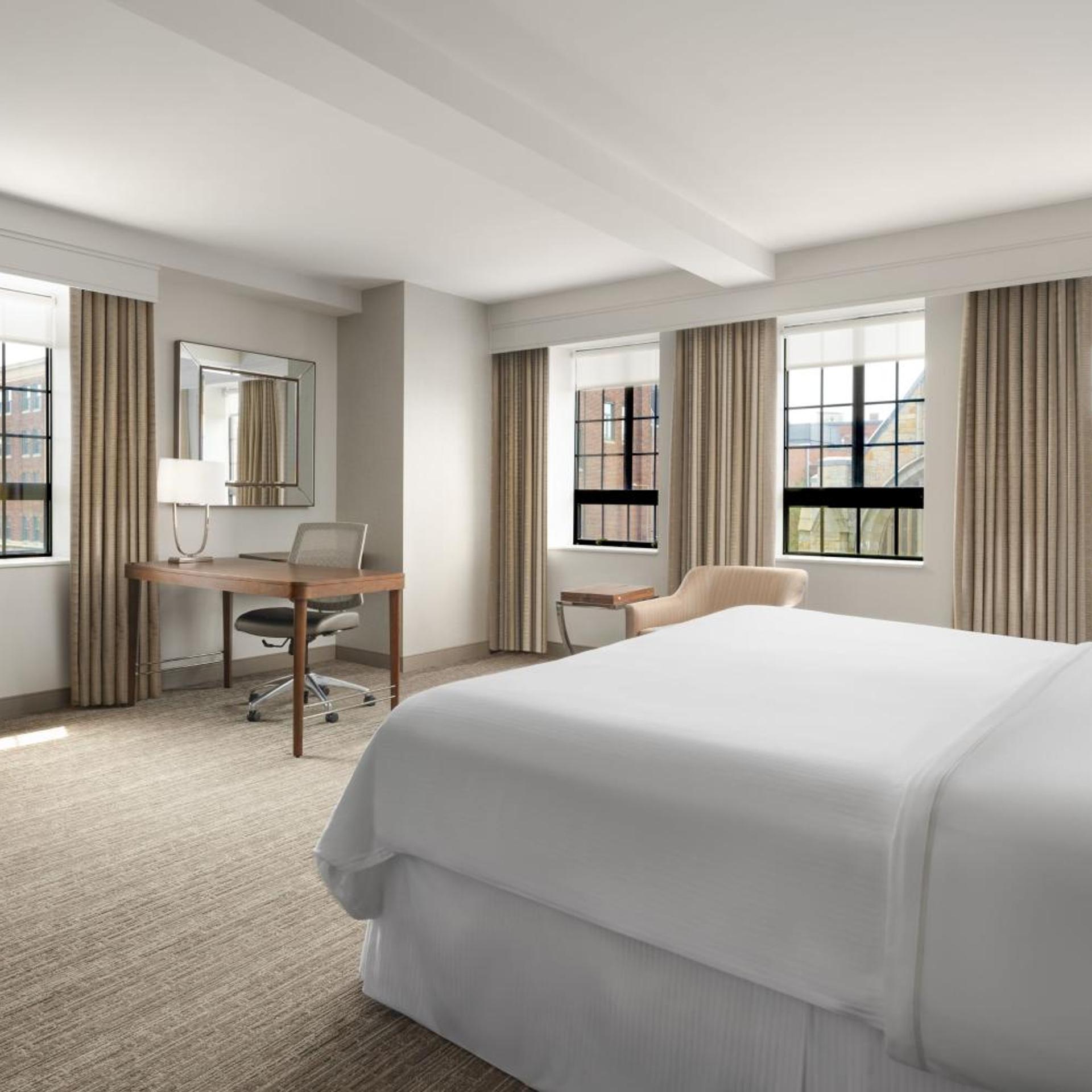 Preferred, King Bed, City View