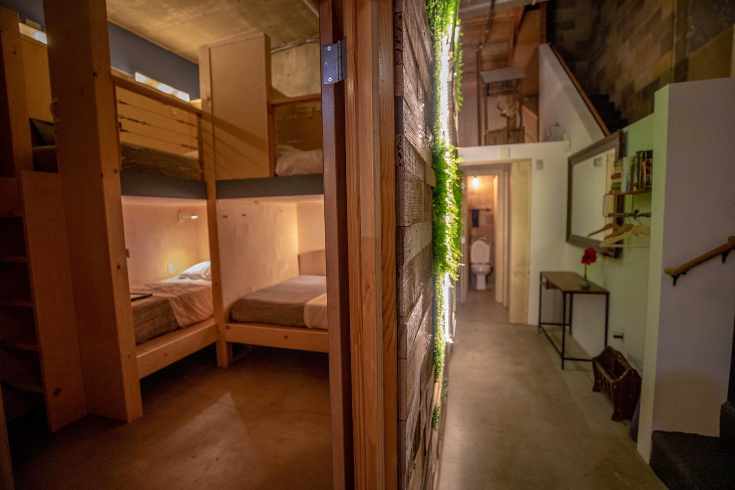 PodShare San Diego - Hostel 10/16