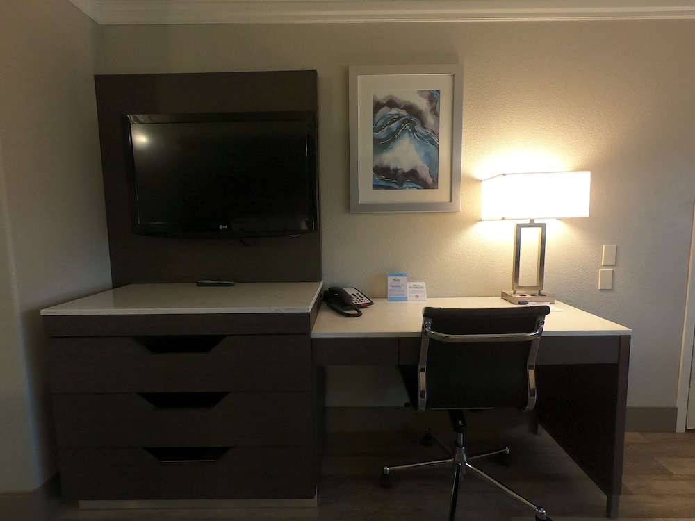 Best Western Inn & Suites Lemoore 30/36