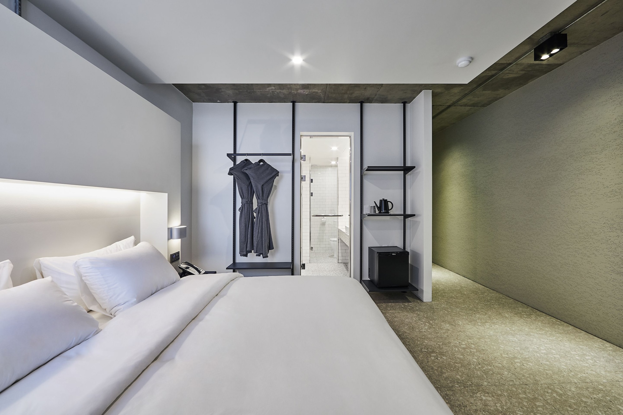 DELUXE, DOUBLE BED