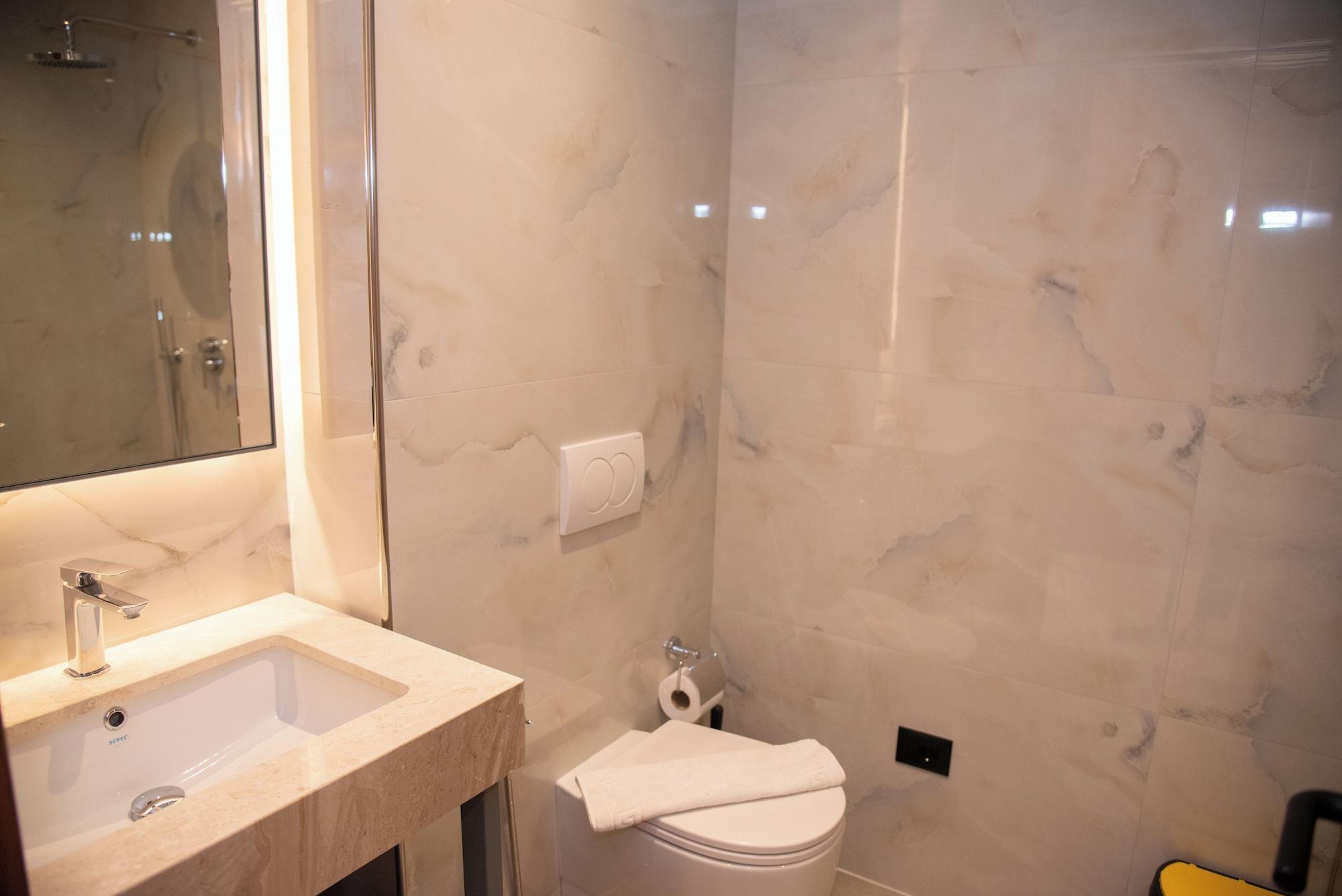 Adria Palace 62/64
