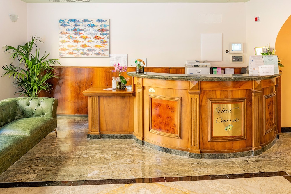 Hotel Centrale 4/50