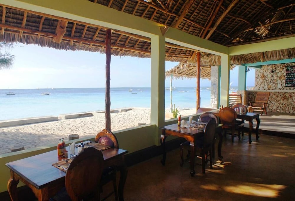 Smiles Beach Hotel 40/57
