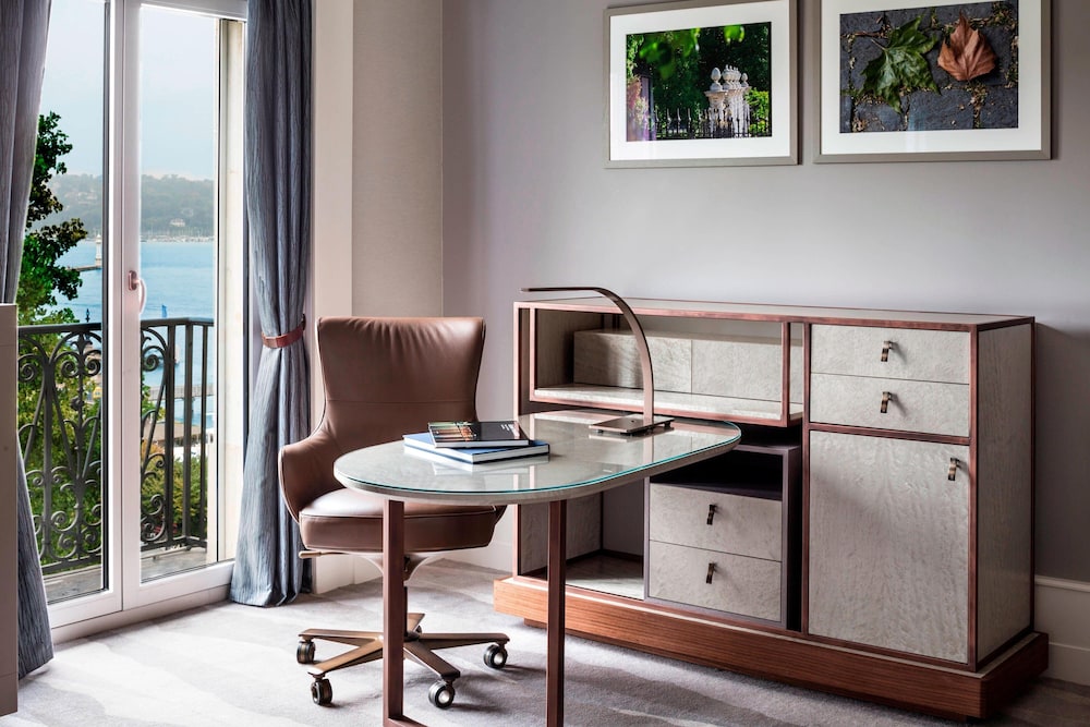 THE RITZ-CARLTON HOTEL DE LA PAIX GENEVA 40/45