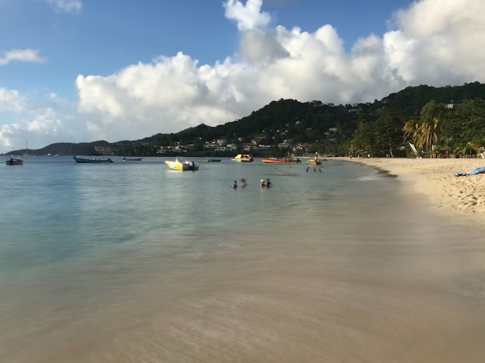 Allamanda Beach Resort 41/47