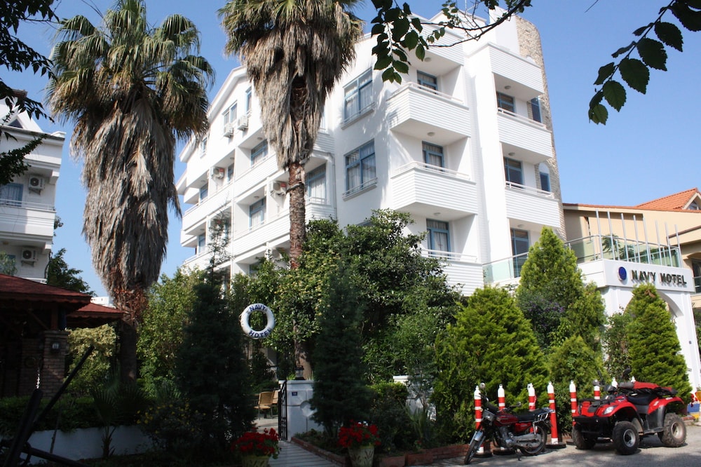 Navy Hotel 38/46
