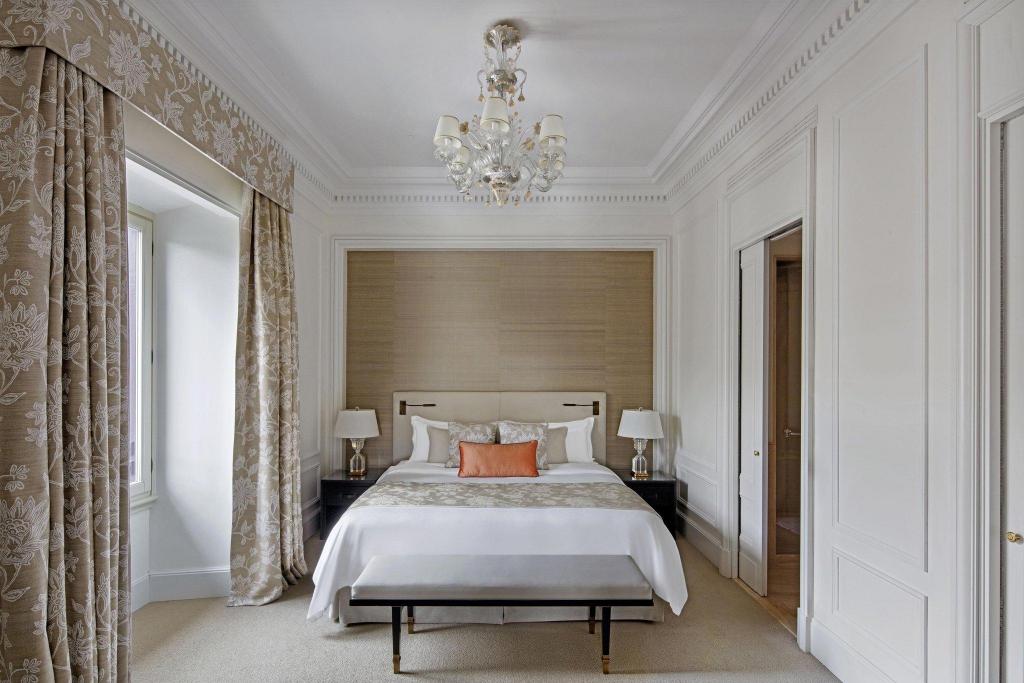 Astor, Suite, King Bed, City View, Corner