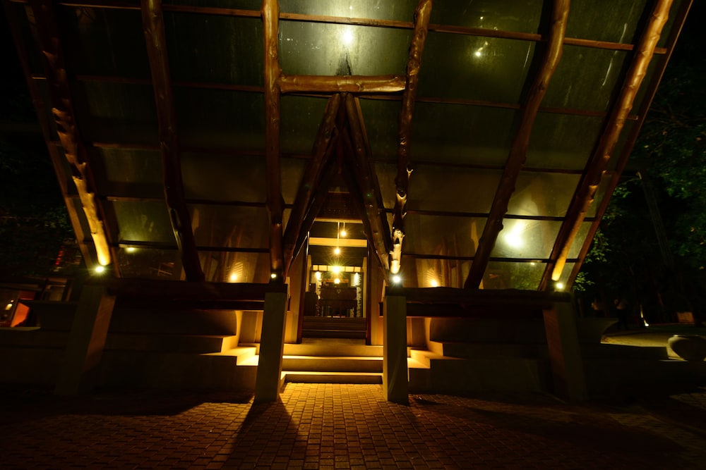 Nil Diya Mankada Safari Lodge 40/50