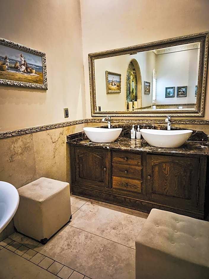 THREE RIVERS LODGE & VILLA ANNA SOPHIA 50/50