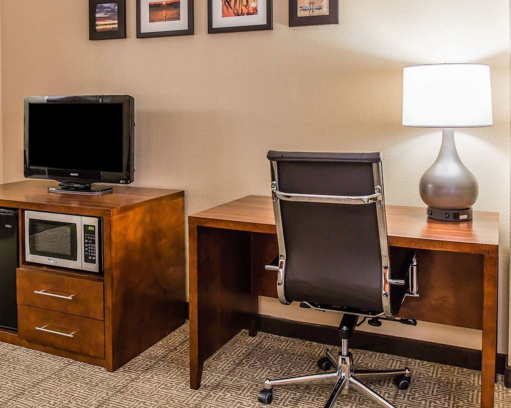 Comfort Inn & Suites Lakeland North I-4 27/40