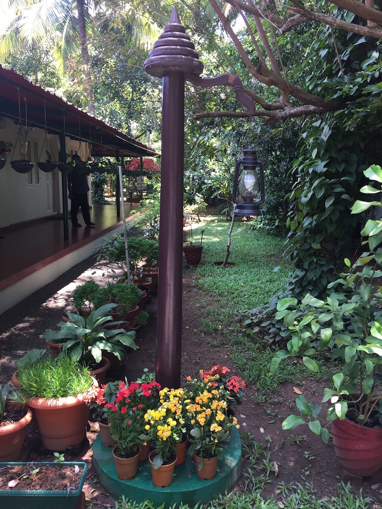 PALM GROVE SERVICE VILLA 47/48