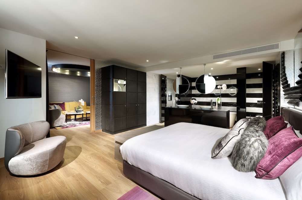 Hard Rock Hotel Tenerife 19/82