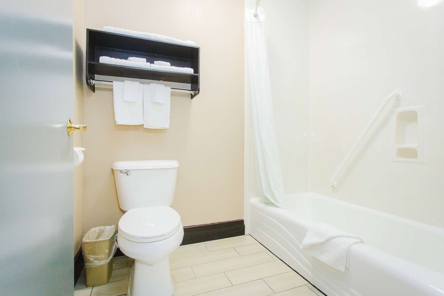 Days Inn by Wyndham Rosenberg 21/22
