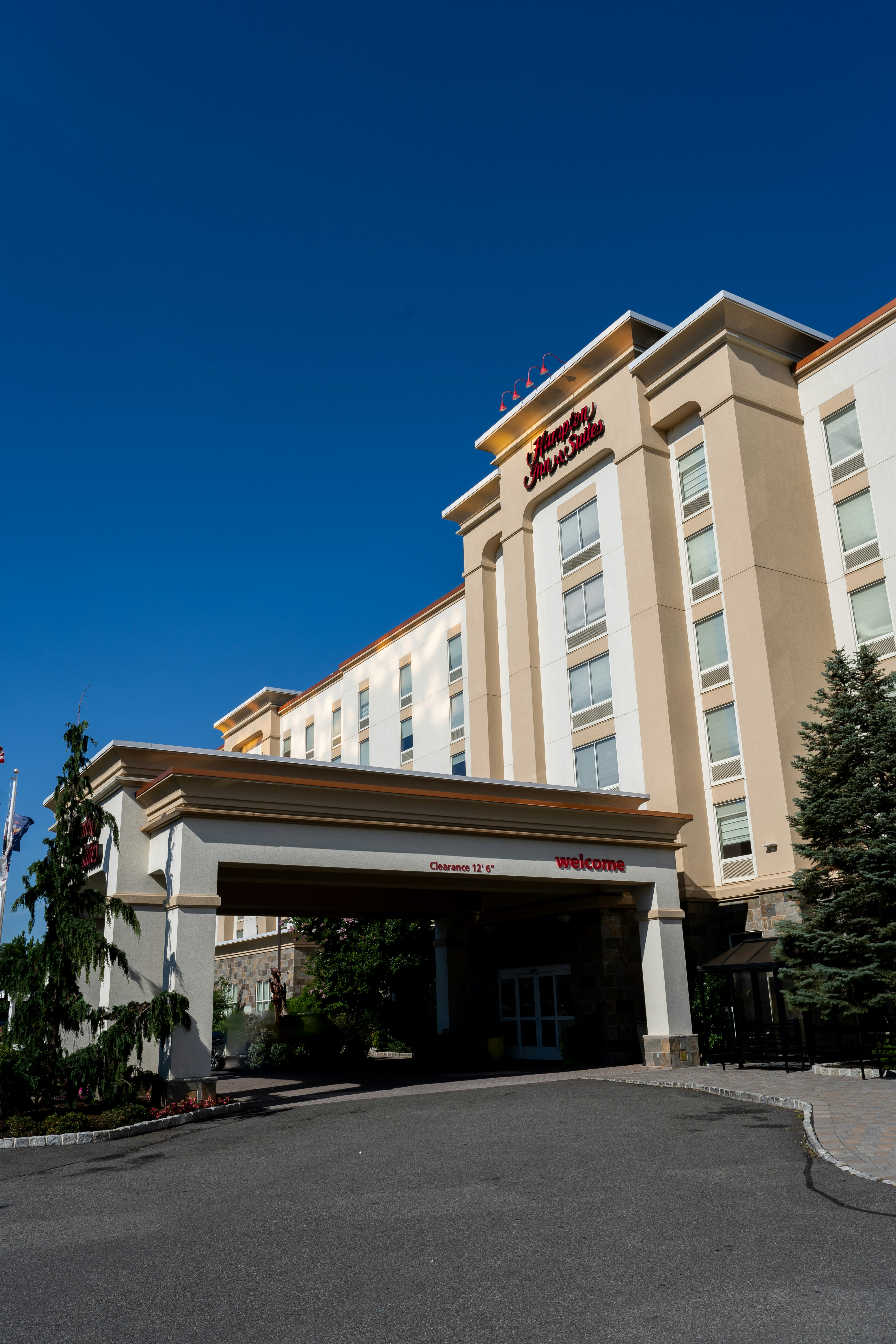 Hampton Inn And Suites Staten Island in NEW YORK - NY